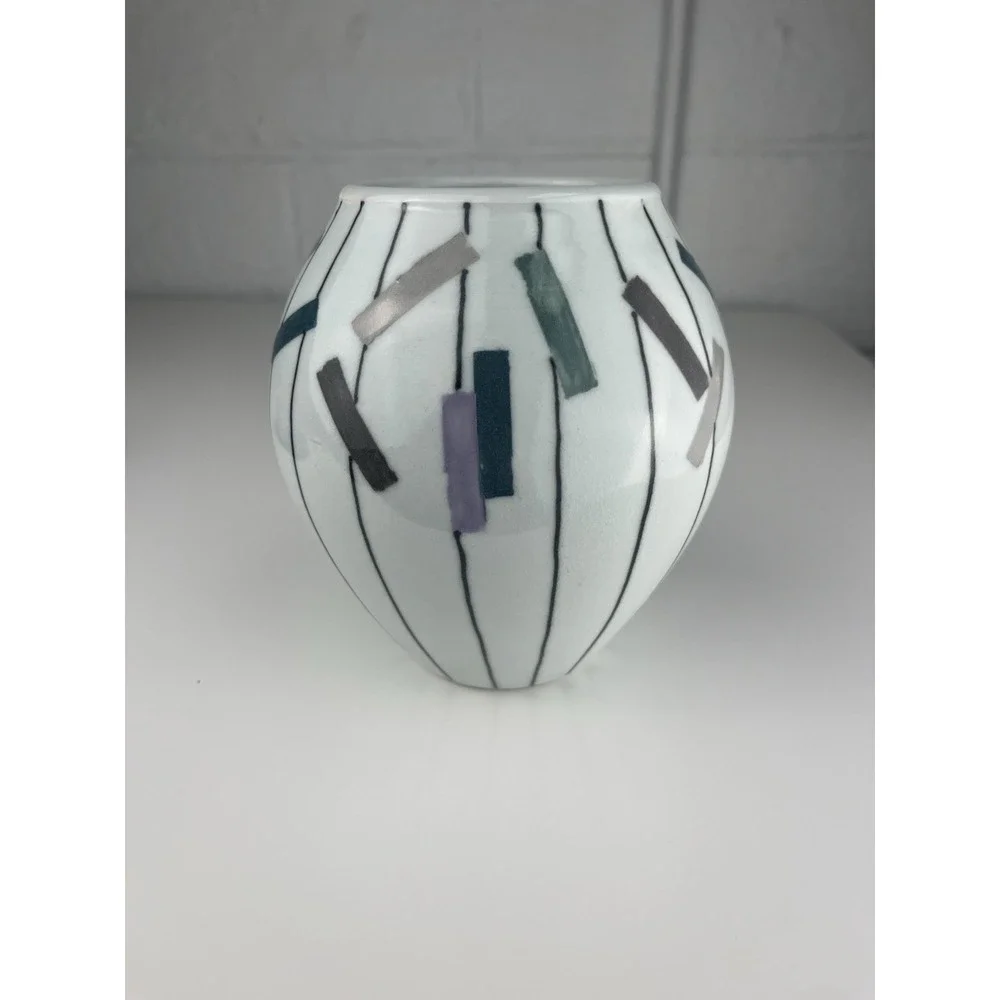 Karen Patinkin Studio Pottery Vase Memphis Style Graphic White Black Lines 6
